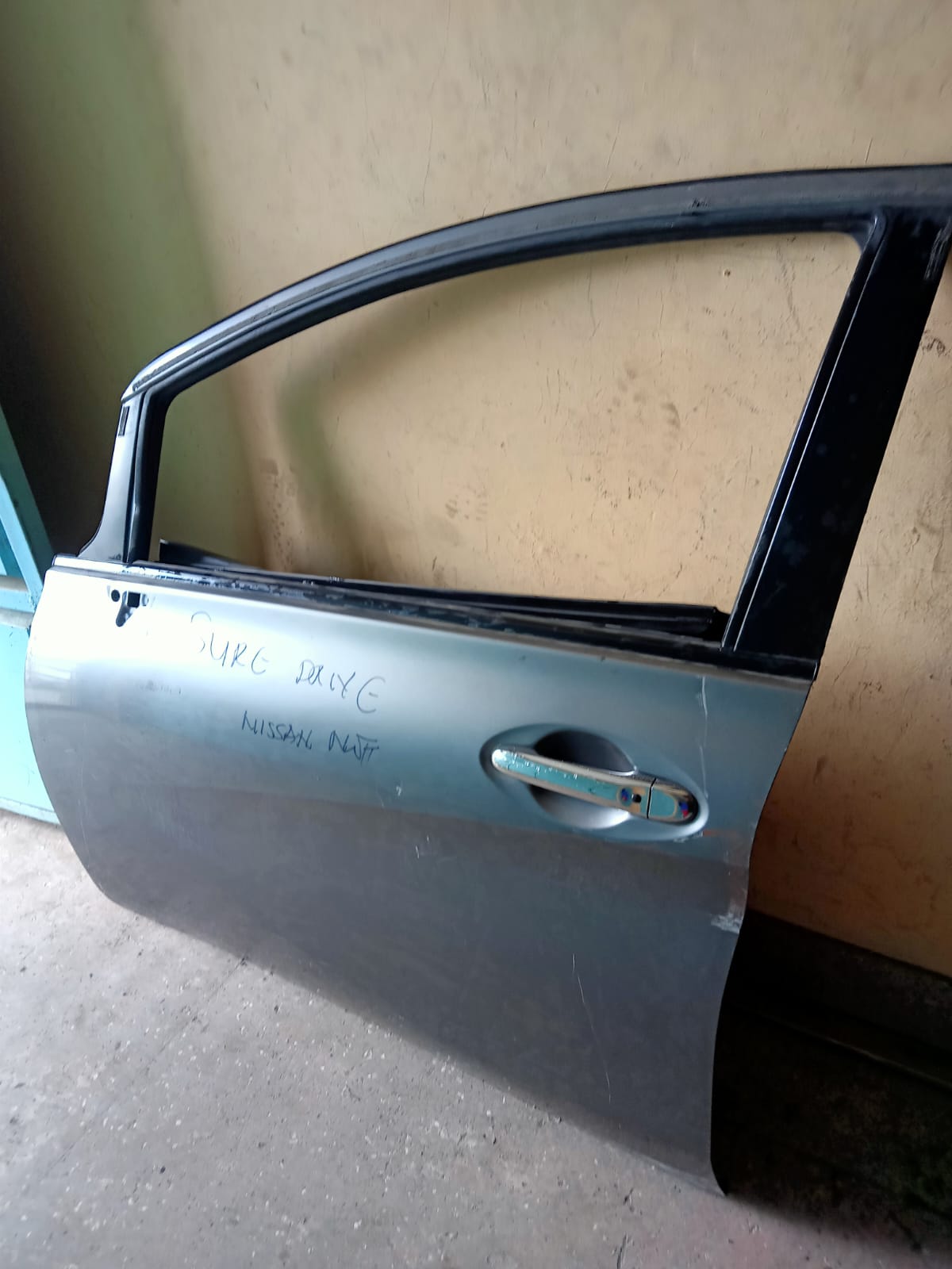 Nissan note front door