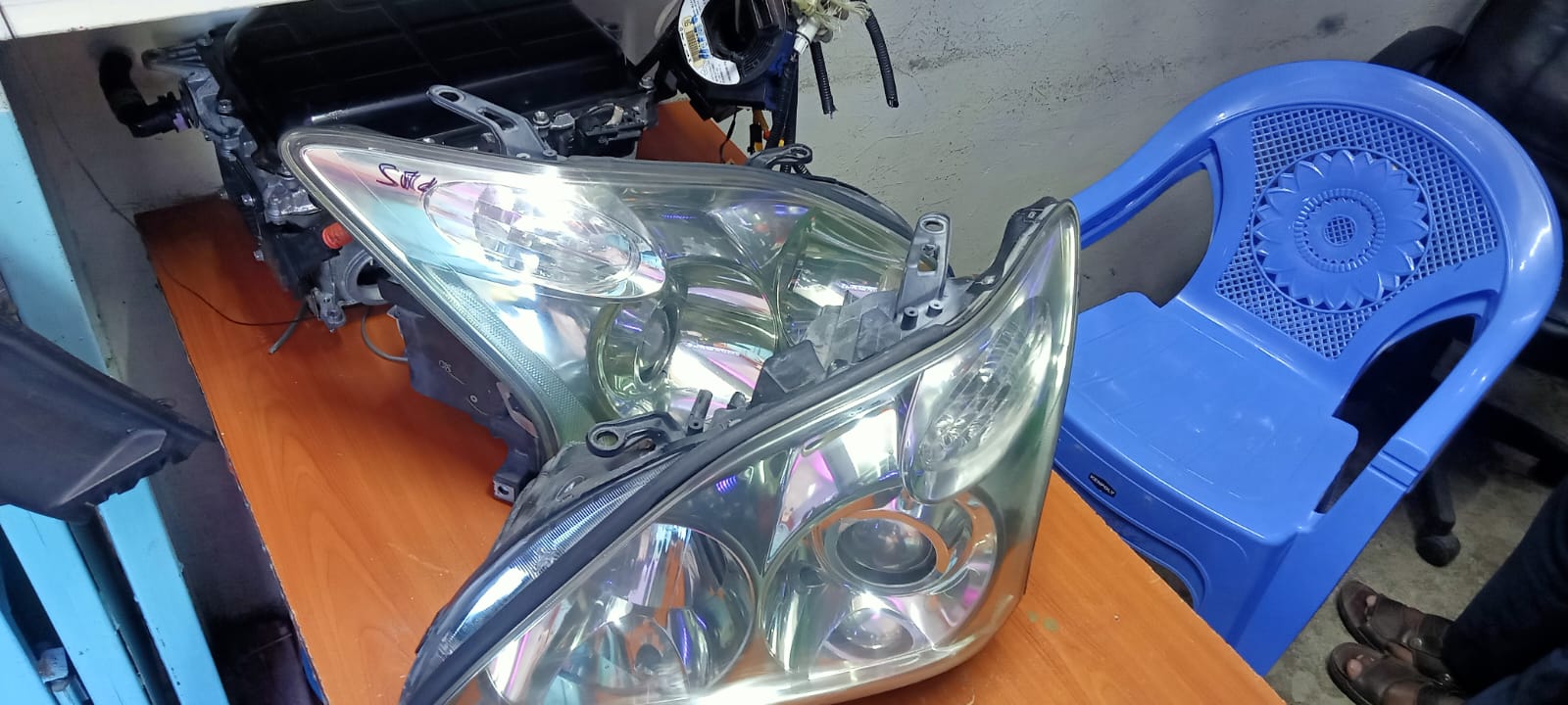 Harrier 240 headlight