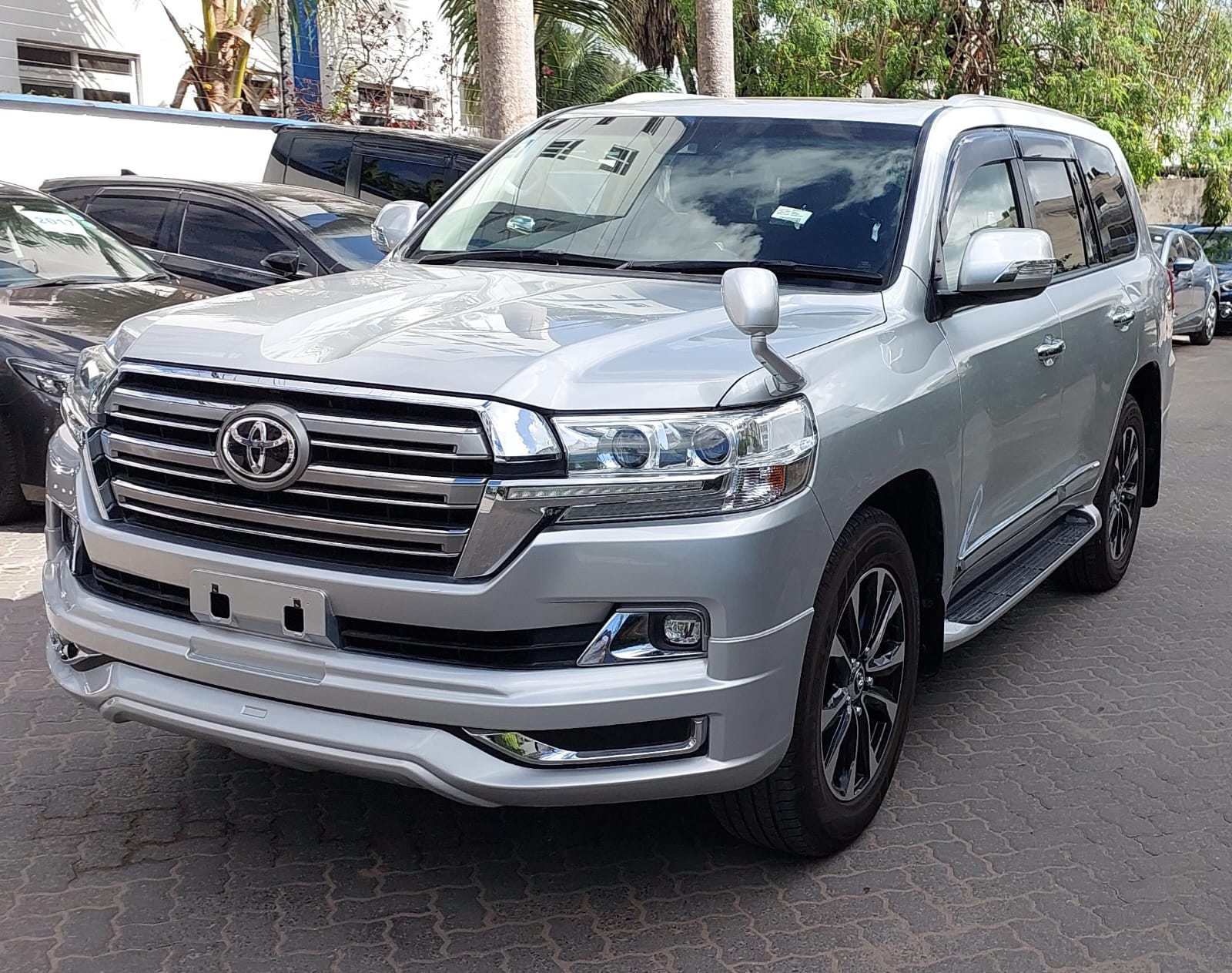 Land Cruiser V8 Petrol
