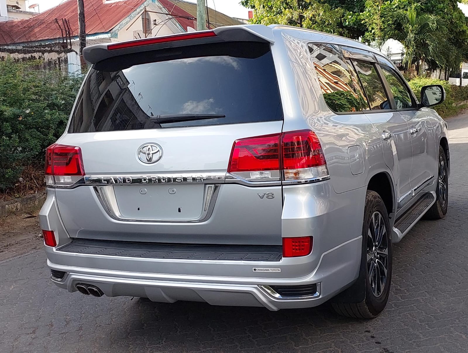 Land Cruiser V8 Petrol