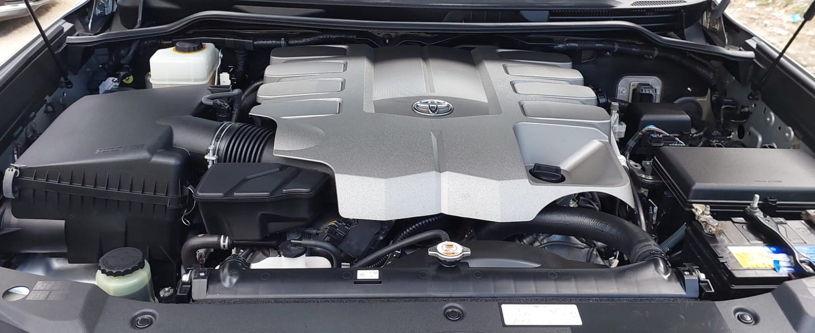 Land Cruiser V8 Petrol
