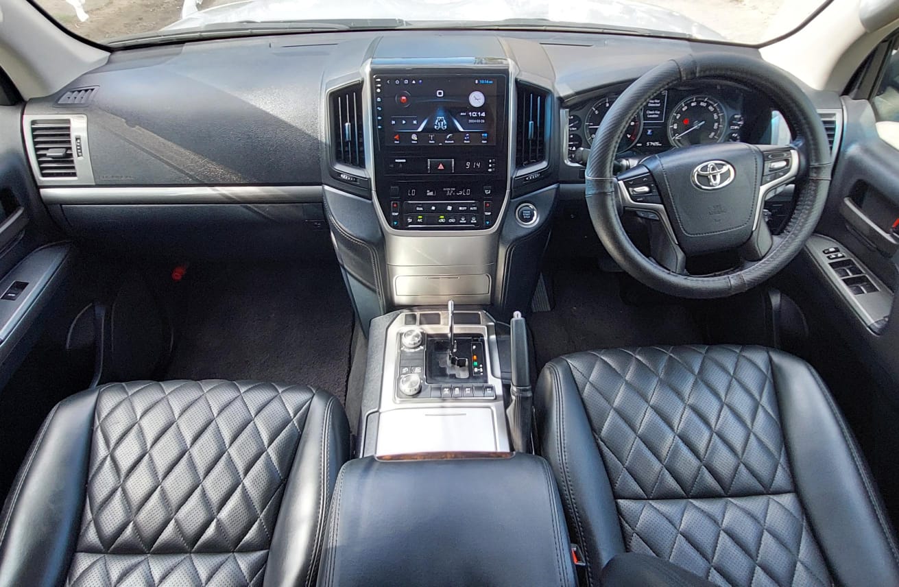Land Cruiser V8 Petrol