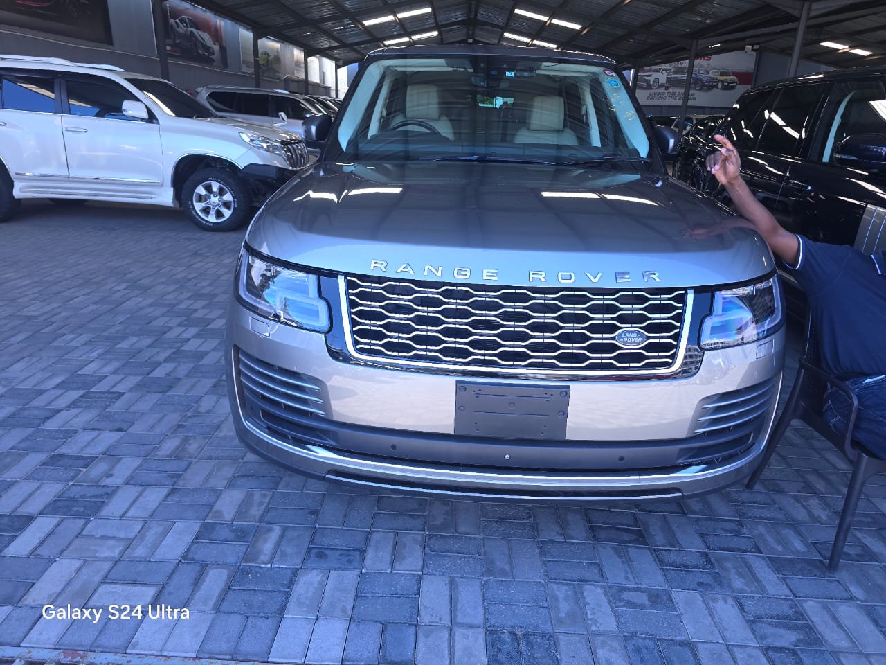 Range Rover Vogue 2017 model