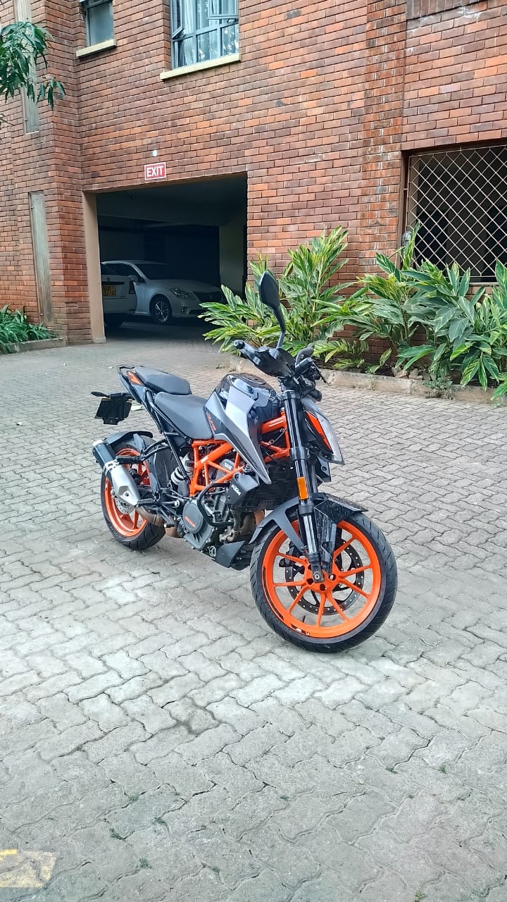 2023 KTM Duke 390