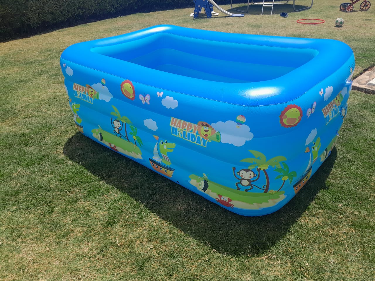 Inflatable swimming pool