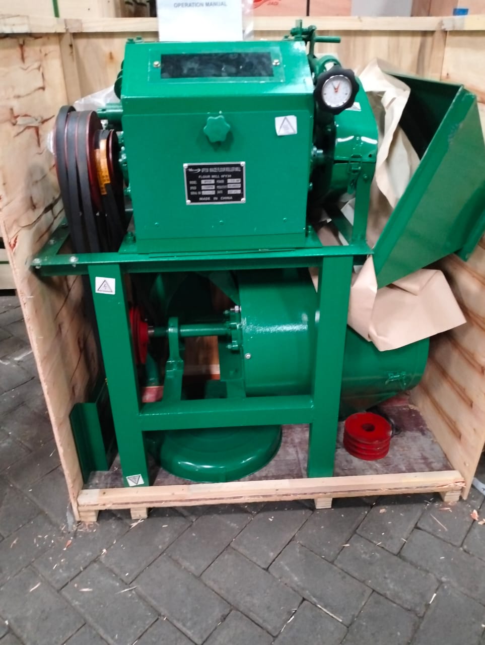 Maize floor roller mill. Complete with crusher motors and frame.