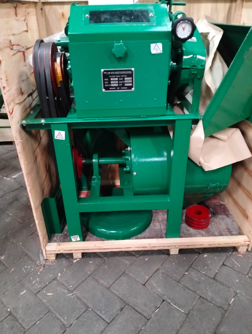 Maize floor roller mill. Complete with crusher motors and frame.