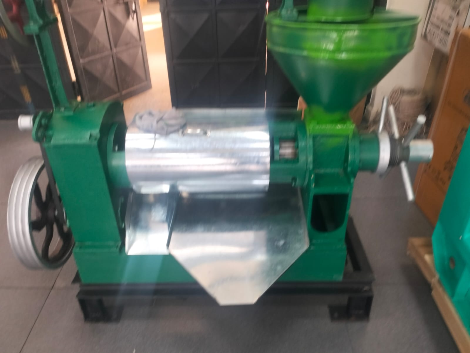 Mop 100 Screw Oilpress machine.