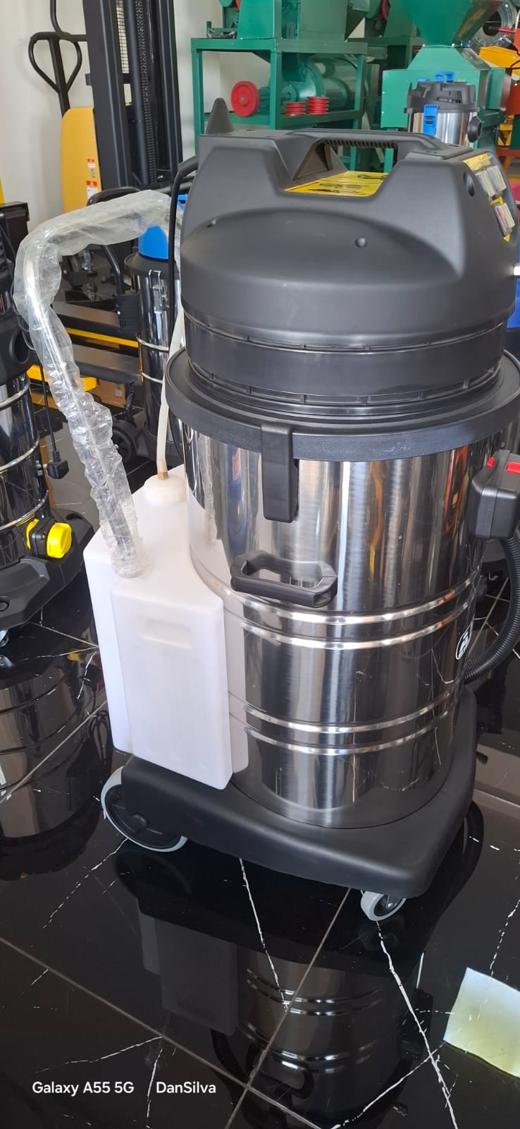 60l Wet and dry carpet cleaner