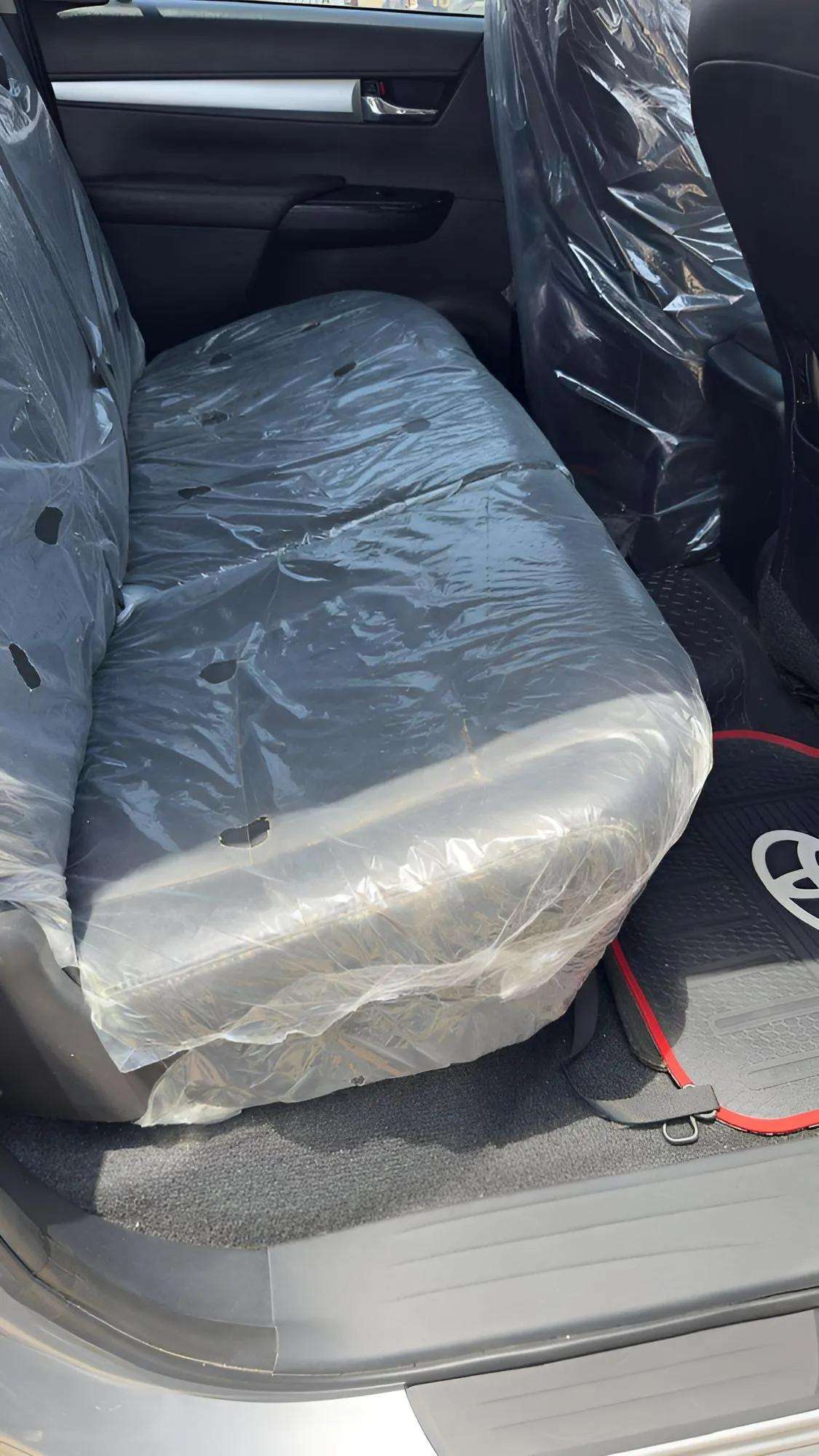 HILUX DOUBAL CABIN