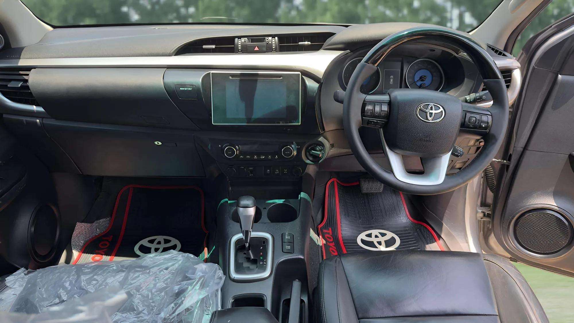 HILUX DOUBAL CABIN