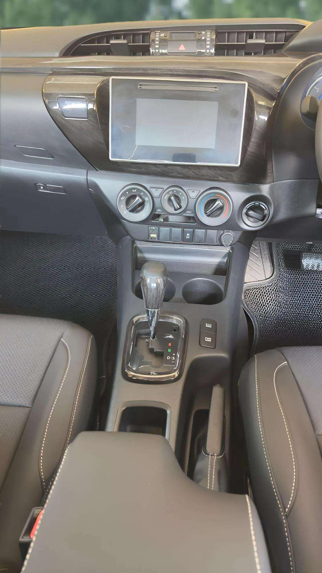 TOYOTA HILUX DOUBLE CABIN 2017