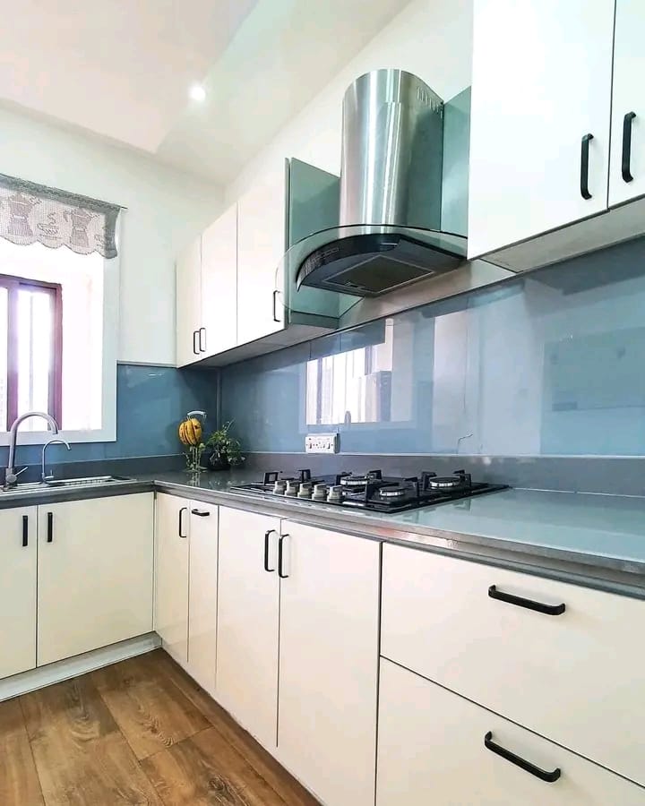 Kitchen cabinets & wardrobe construction