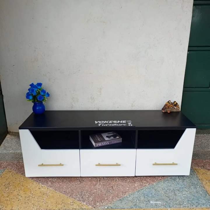 5ft long TV stand with 3 drawer