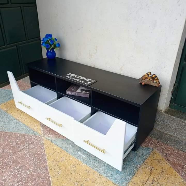 5ft long TV stand with 3 drawer
