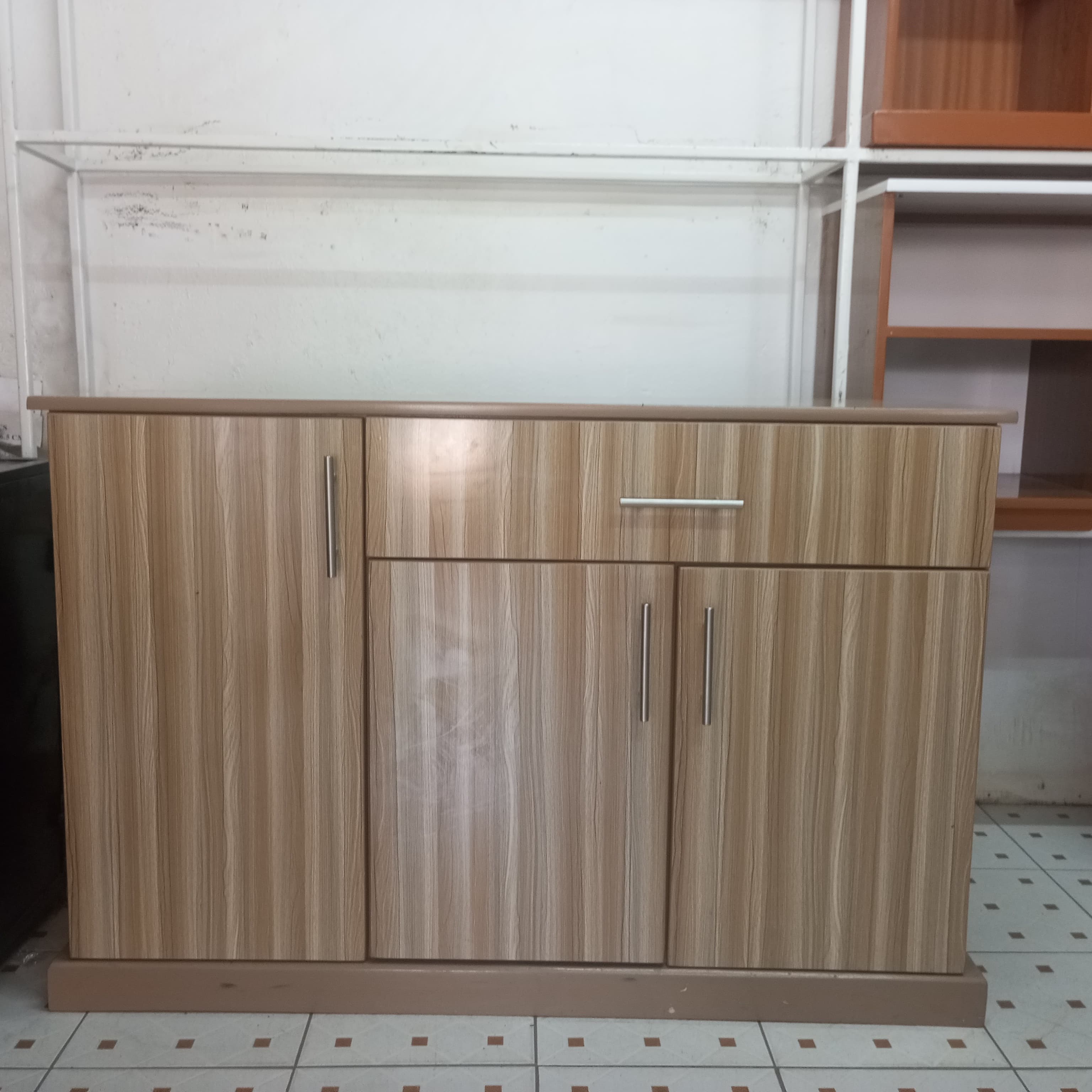 Kitchen cabinet with 3 doors & drawers