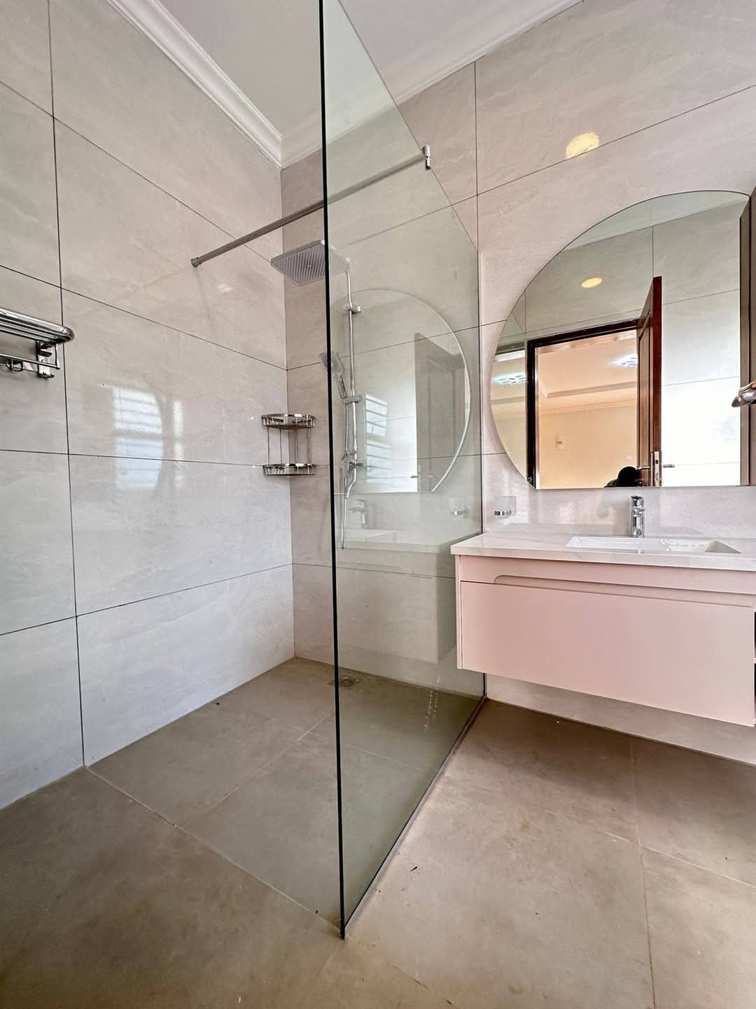 Modern 4 bedroom to let