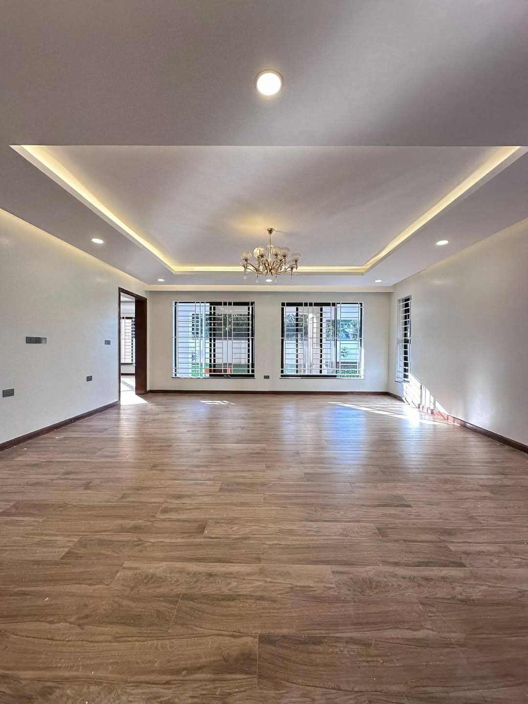 Modern 4 bedroom to let