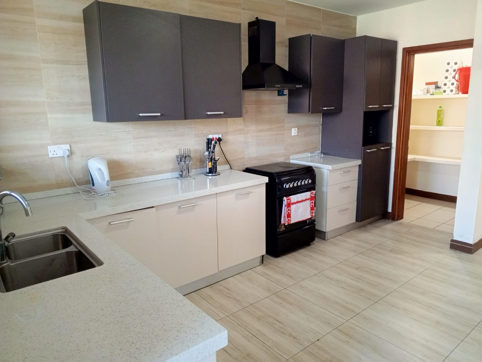 Furnished 4br duplex plus dsq all ensuite