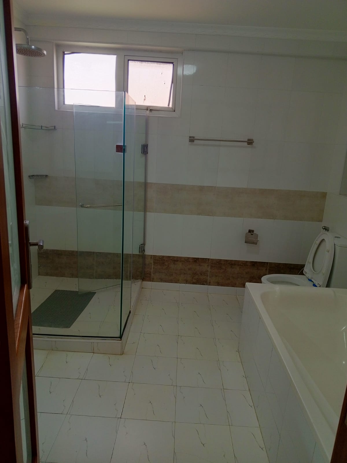 Furnished 4br duplex plus dsq all ensuite