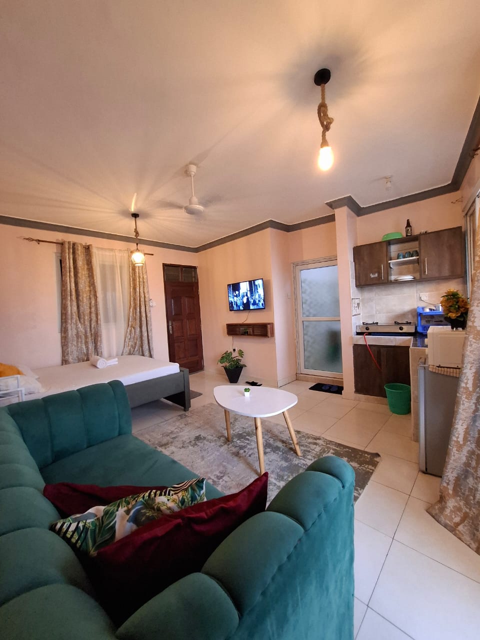 Executive Airbnb studio in Bamburi mtambo