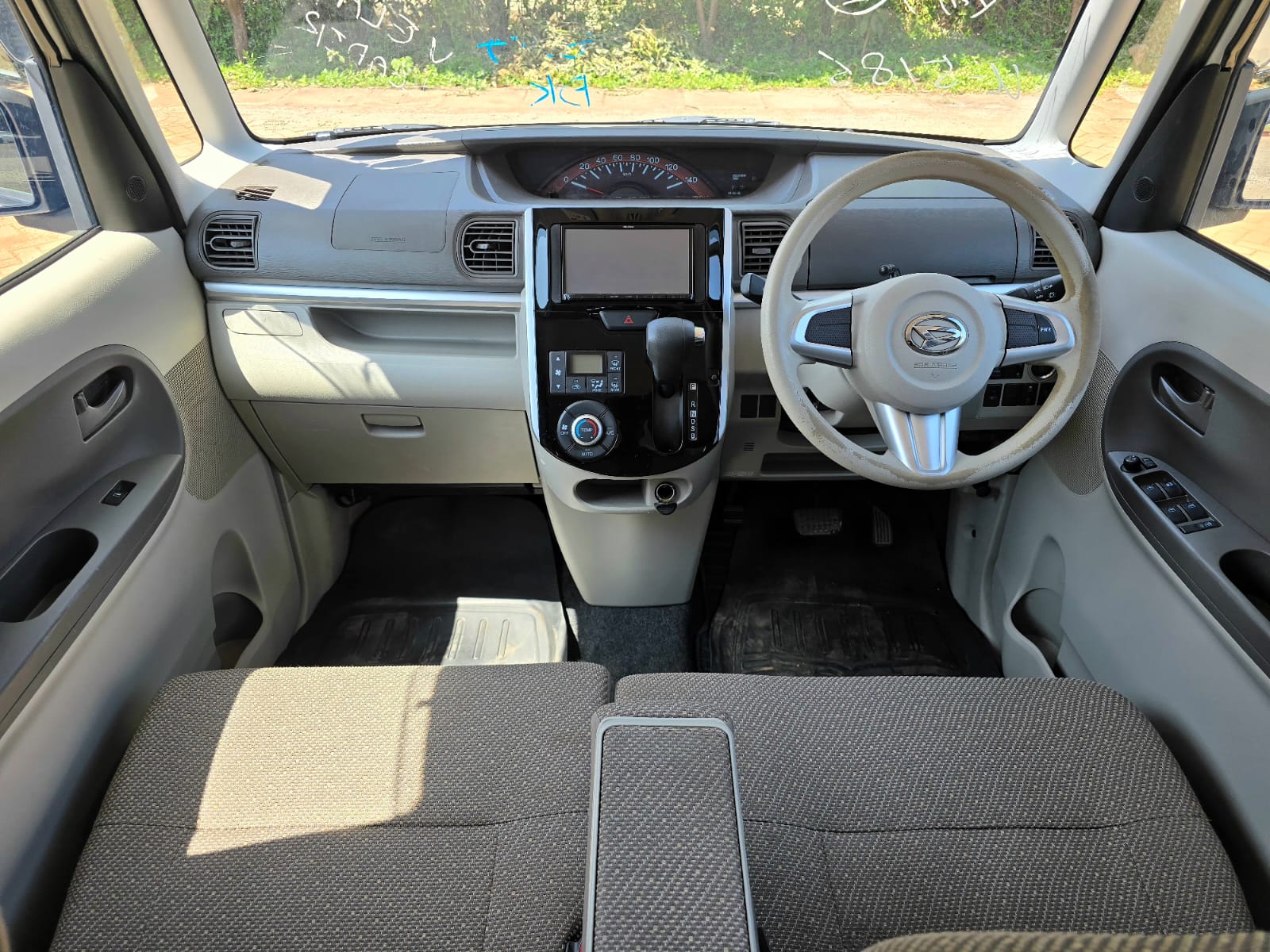 2017 Daihatsu Tanto