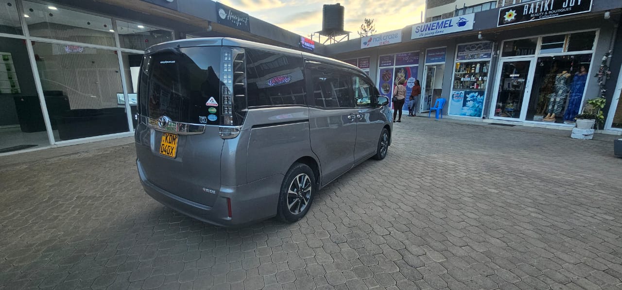 2016 Toyota Noah