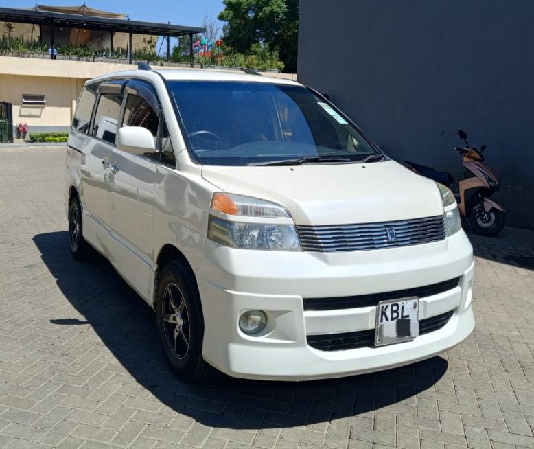 Toyota voxy 2003