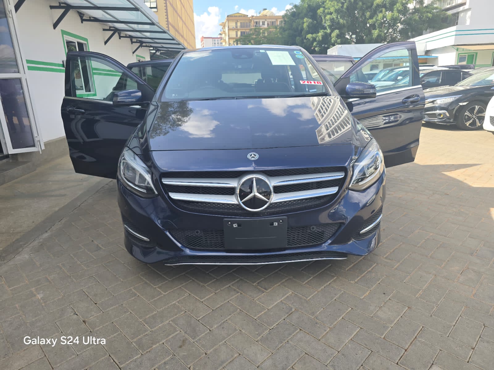 Mercedes Benz B180