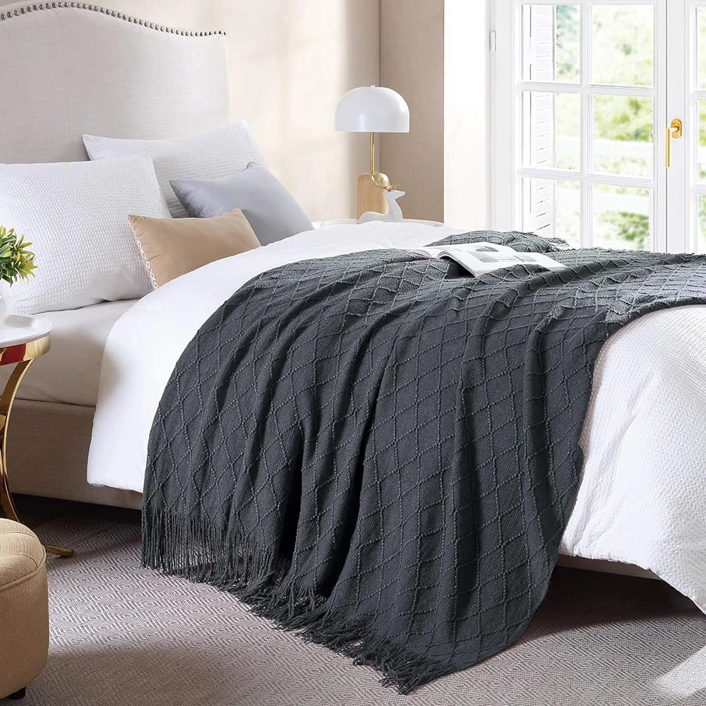Throw blanket with tassel