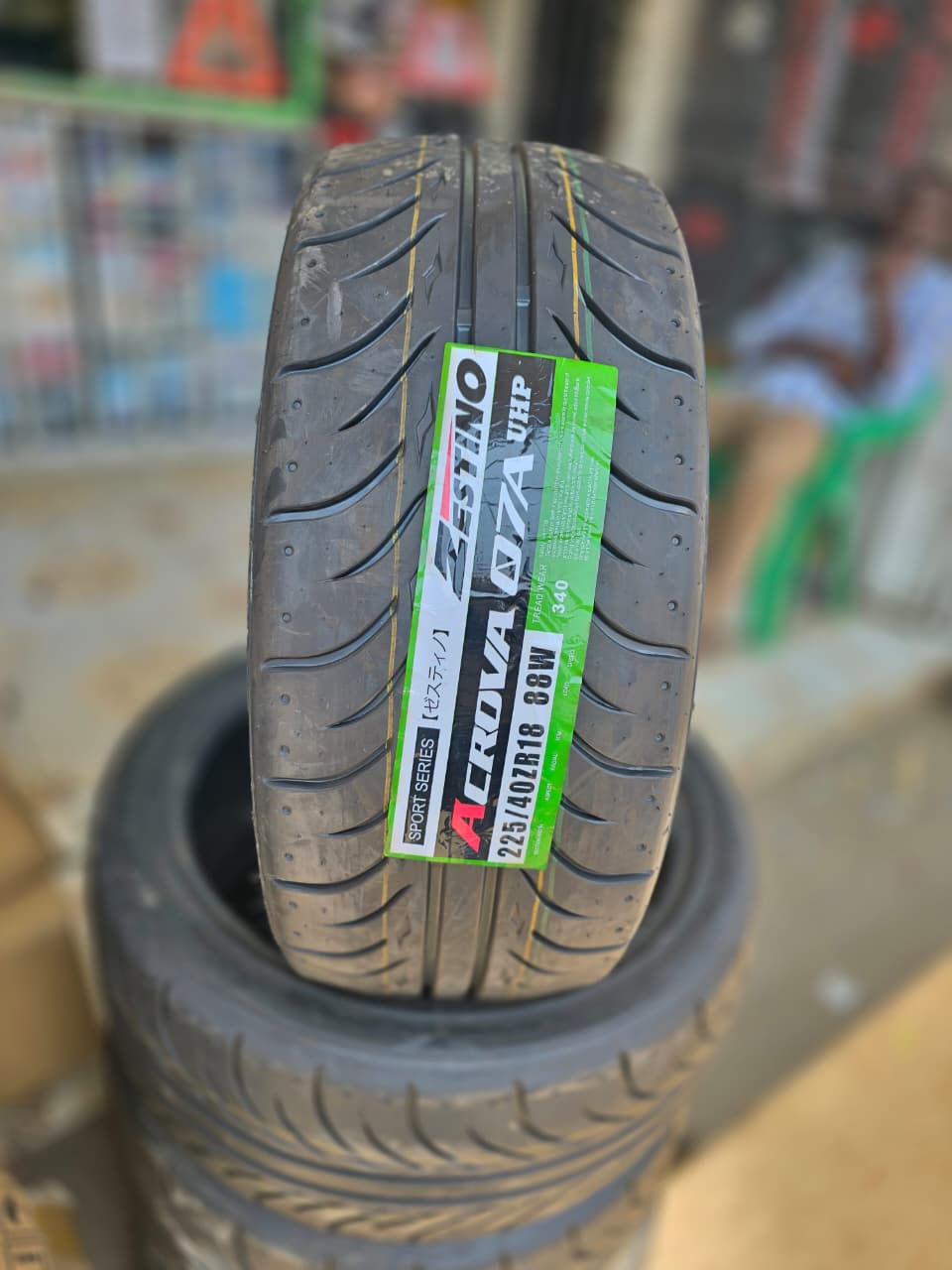 225/40R18 zestino