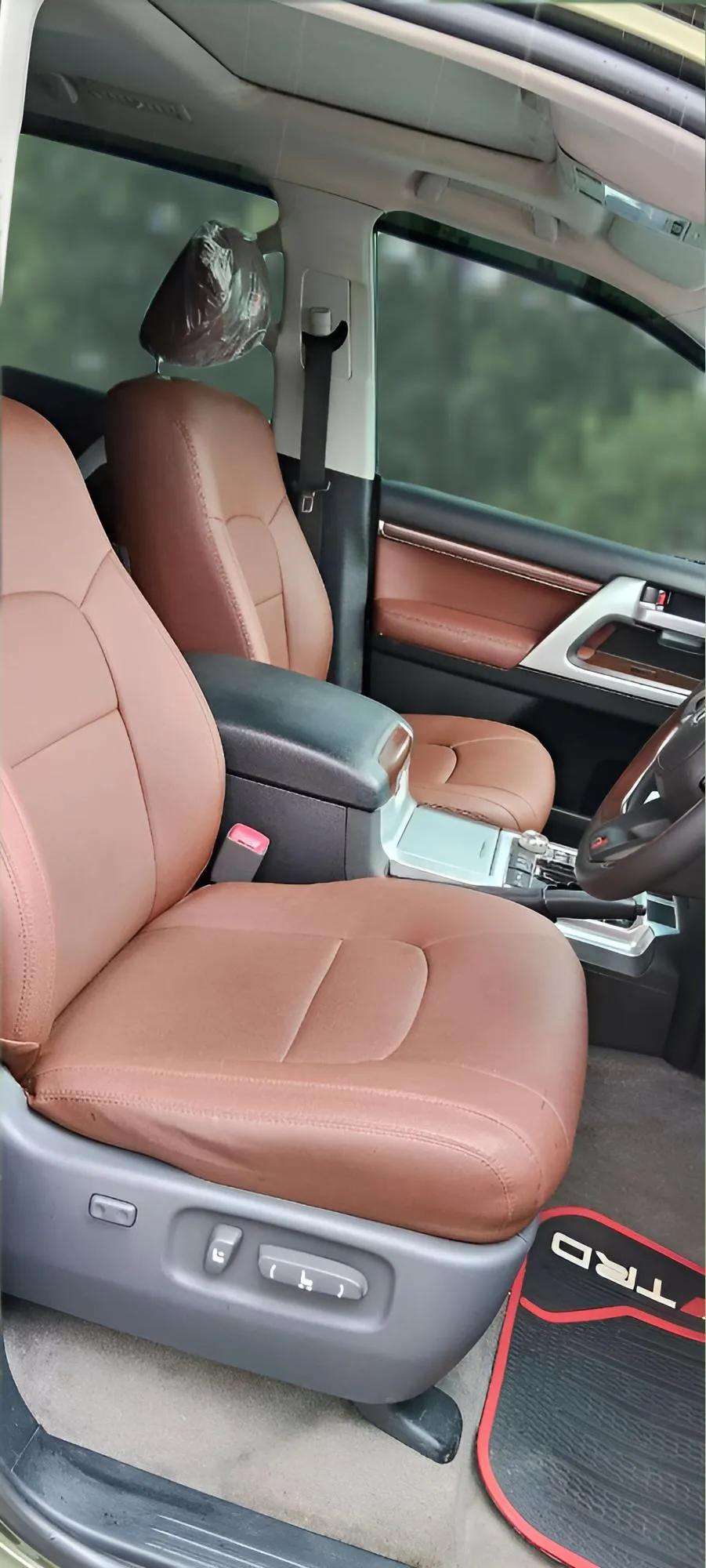 TOYOTA LAND CRUISER
