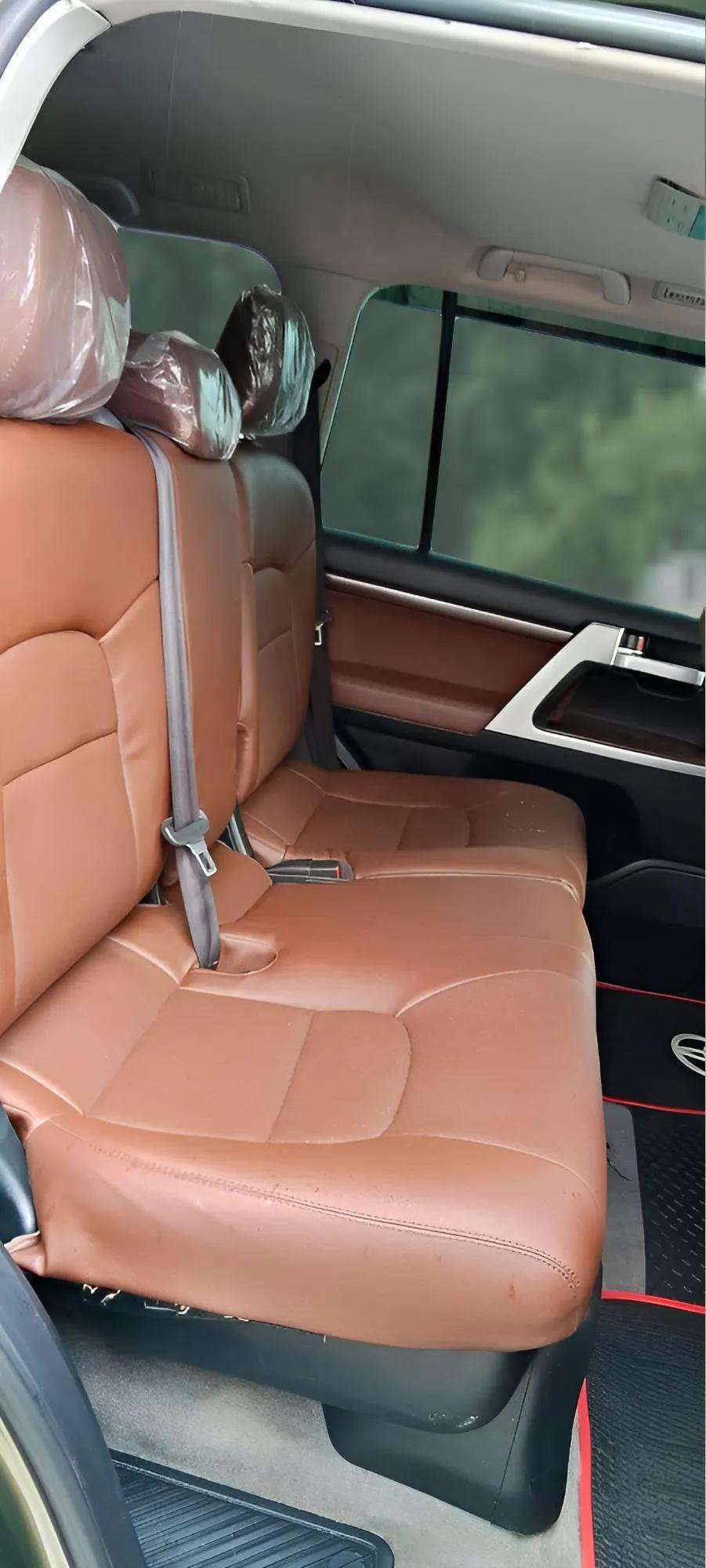 TOYOTA LAND CRUISER
