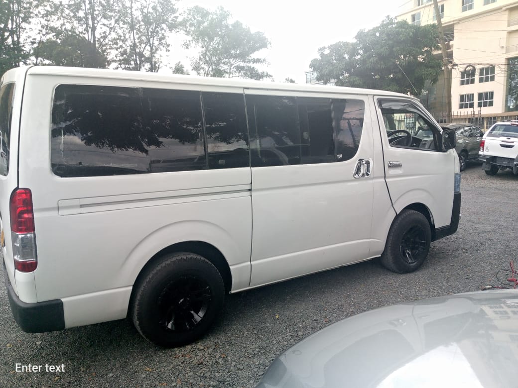Toyota hiace 2013
