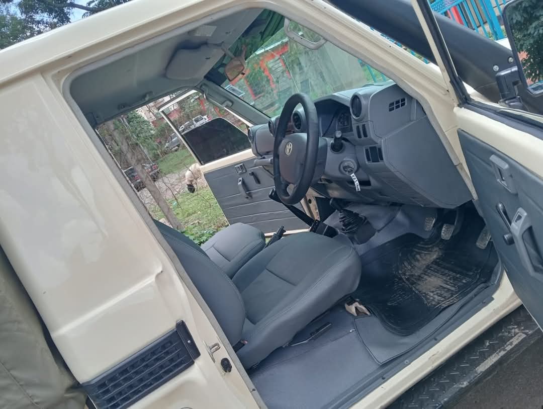 Toyota landcruiser pickup