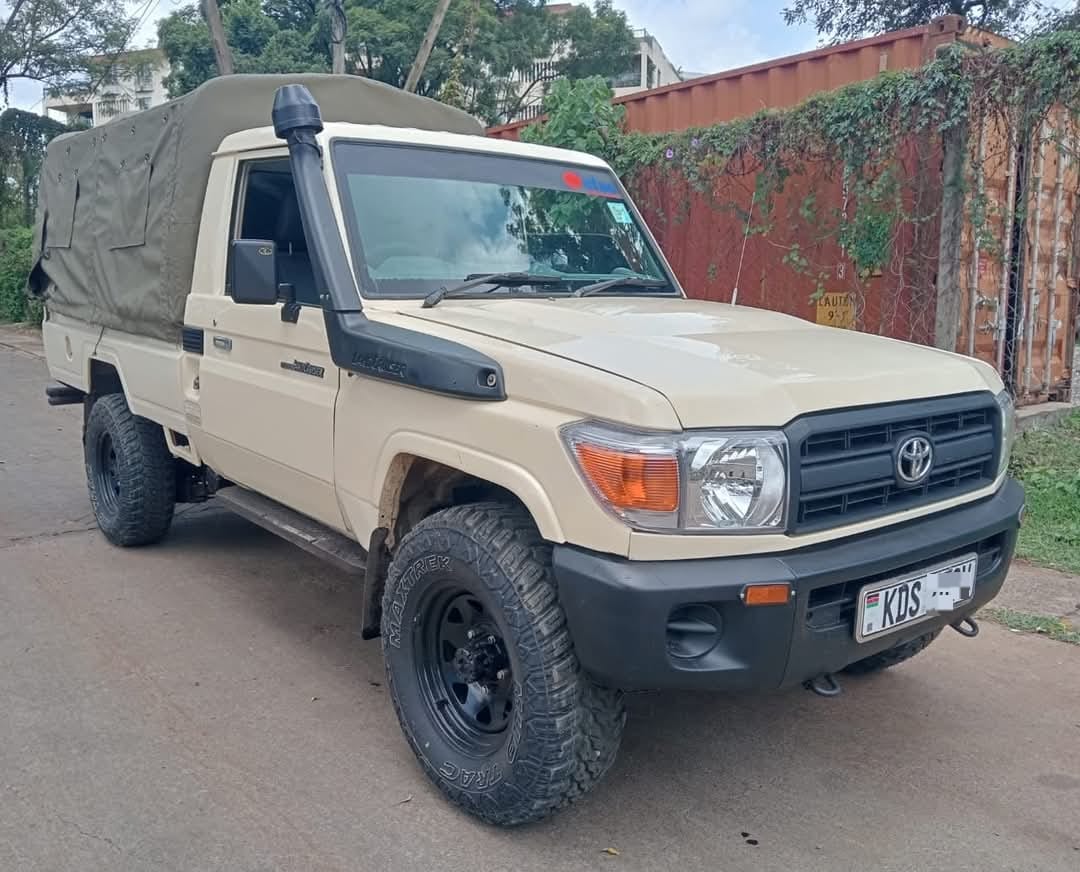 Toyota landcruiser pickup