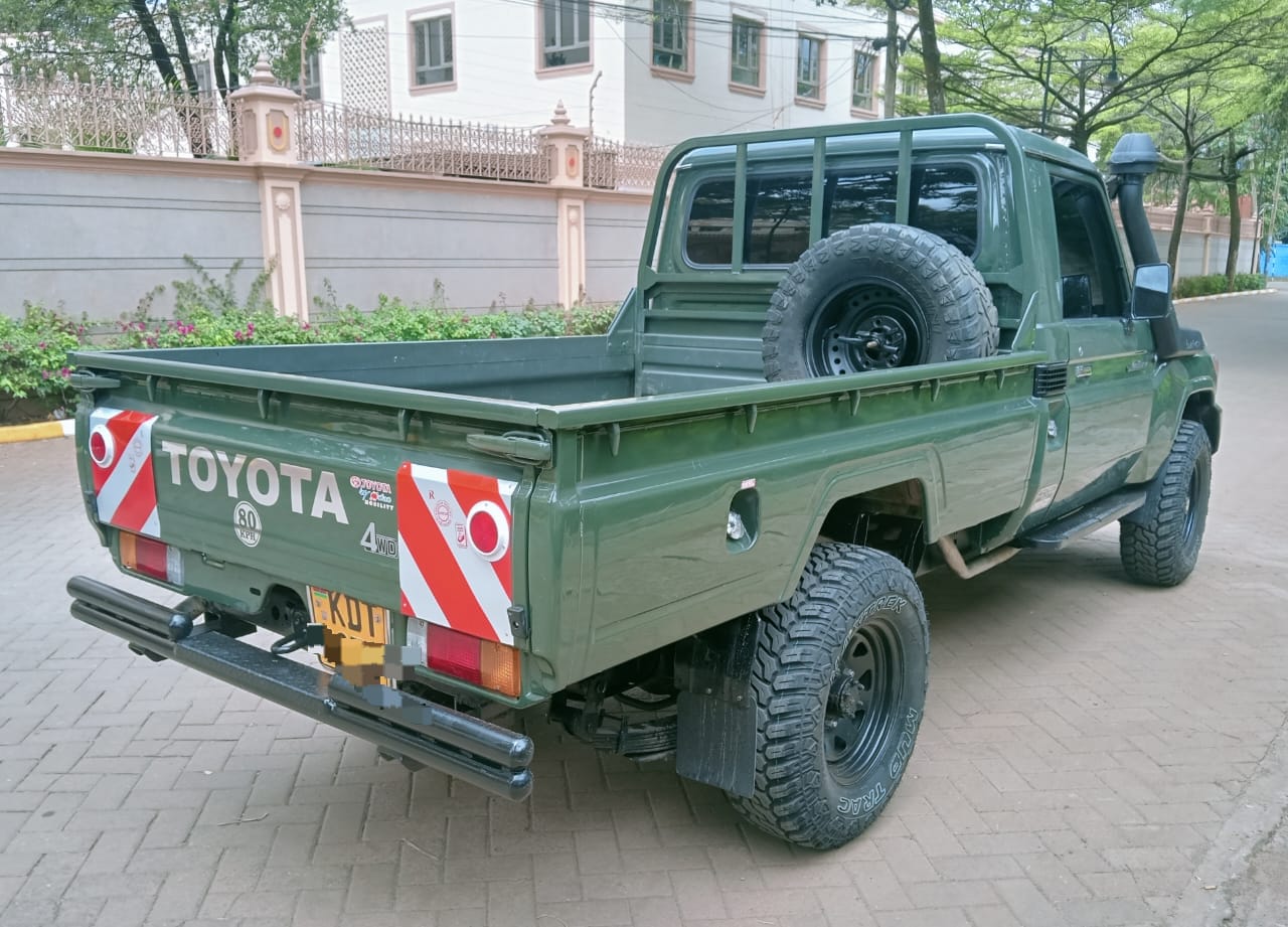 Toyota landcruiser pickup