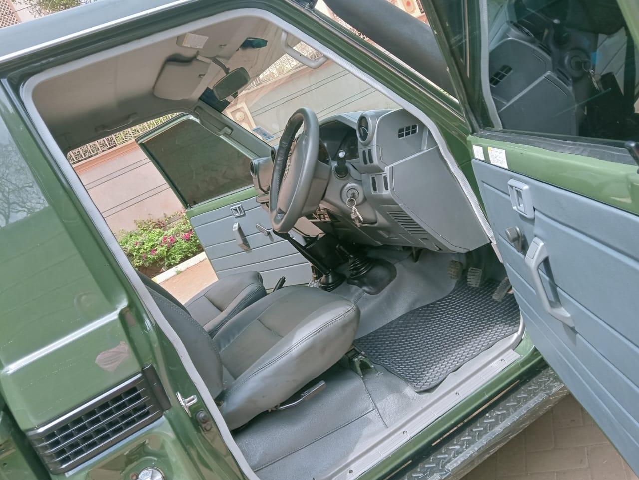 Toyota landcruiser pickup