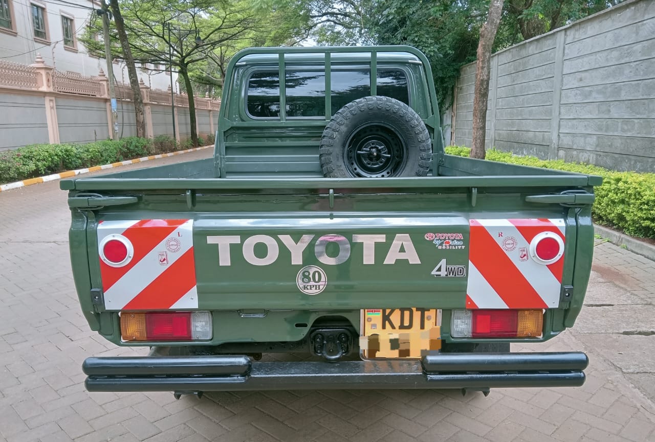 Toyota landcruiser pickup