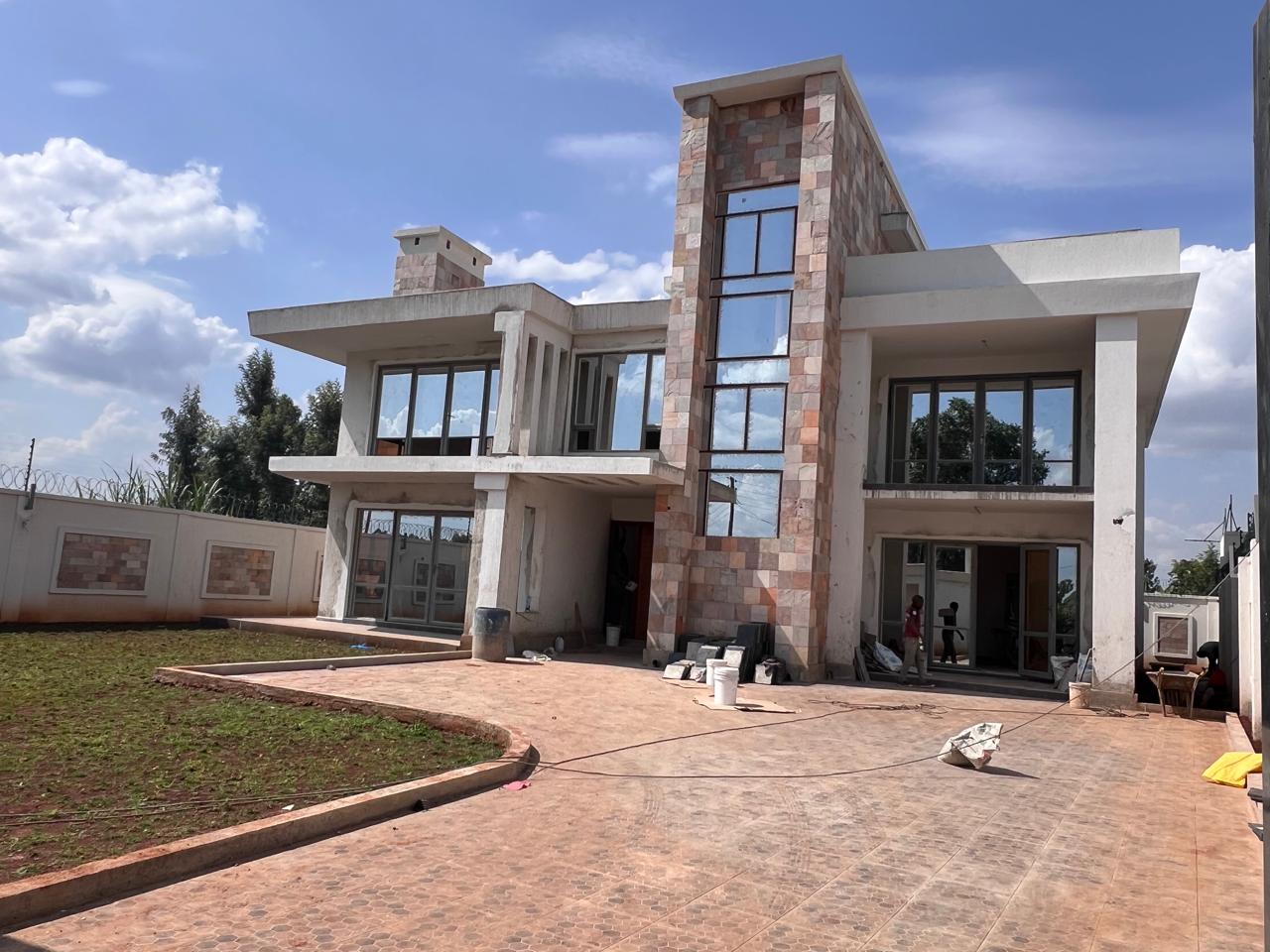 Modern 5 bedroom mansion