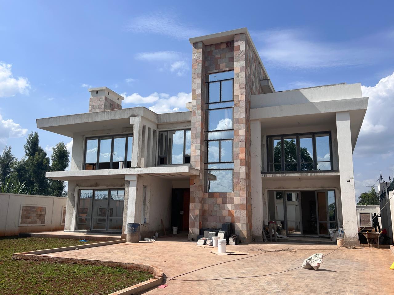 Modern 5 bedroom mansion