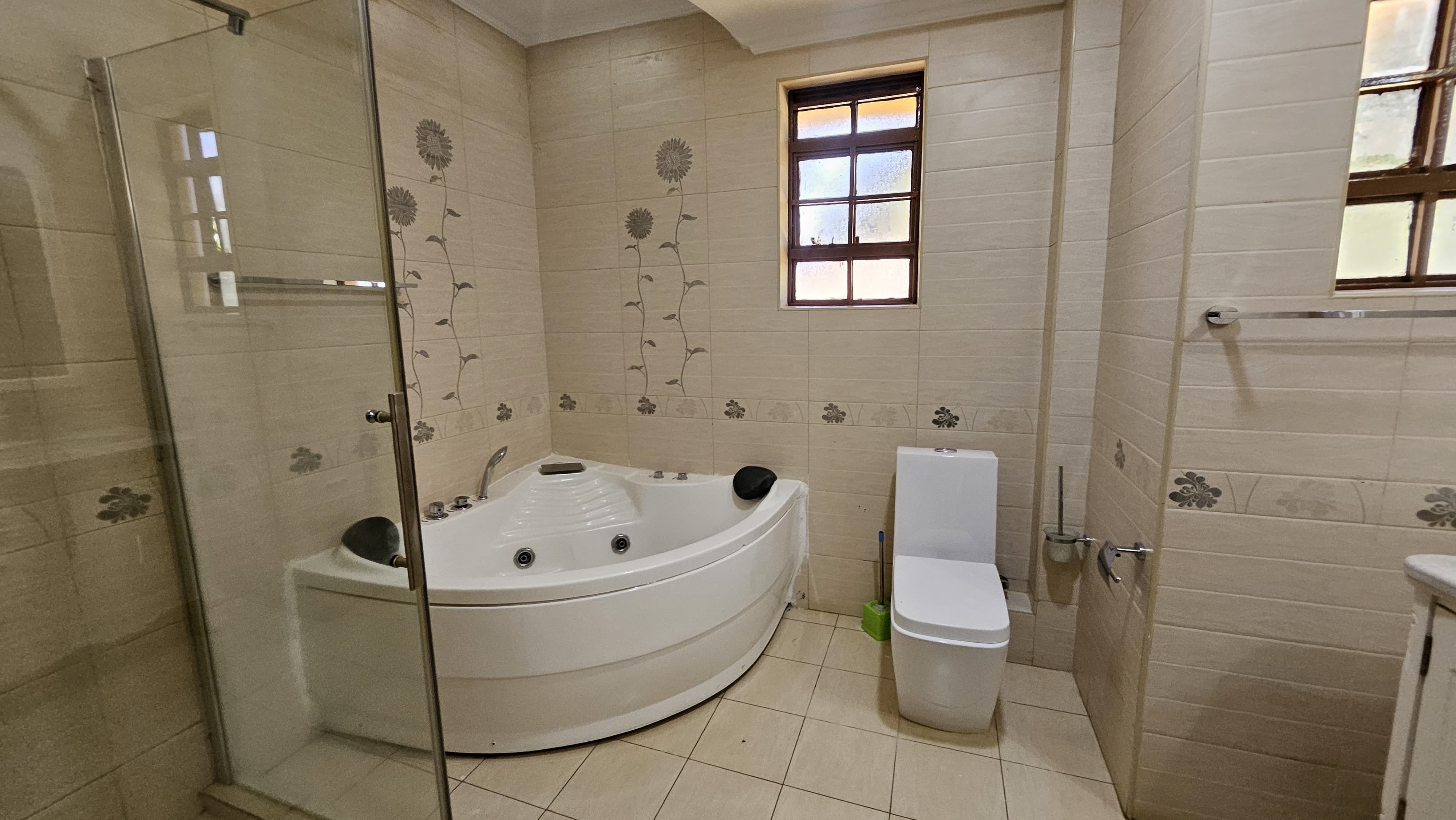 5 bedroom villa In Runda