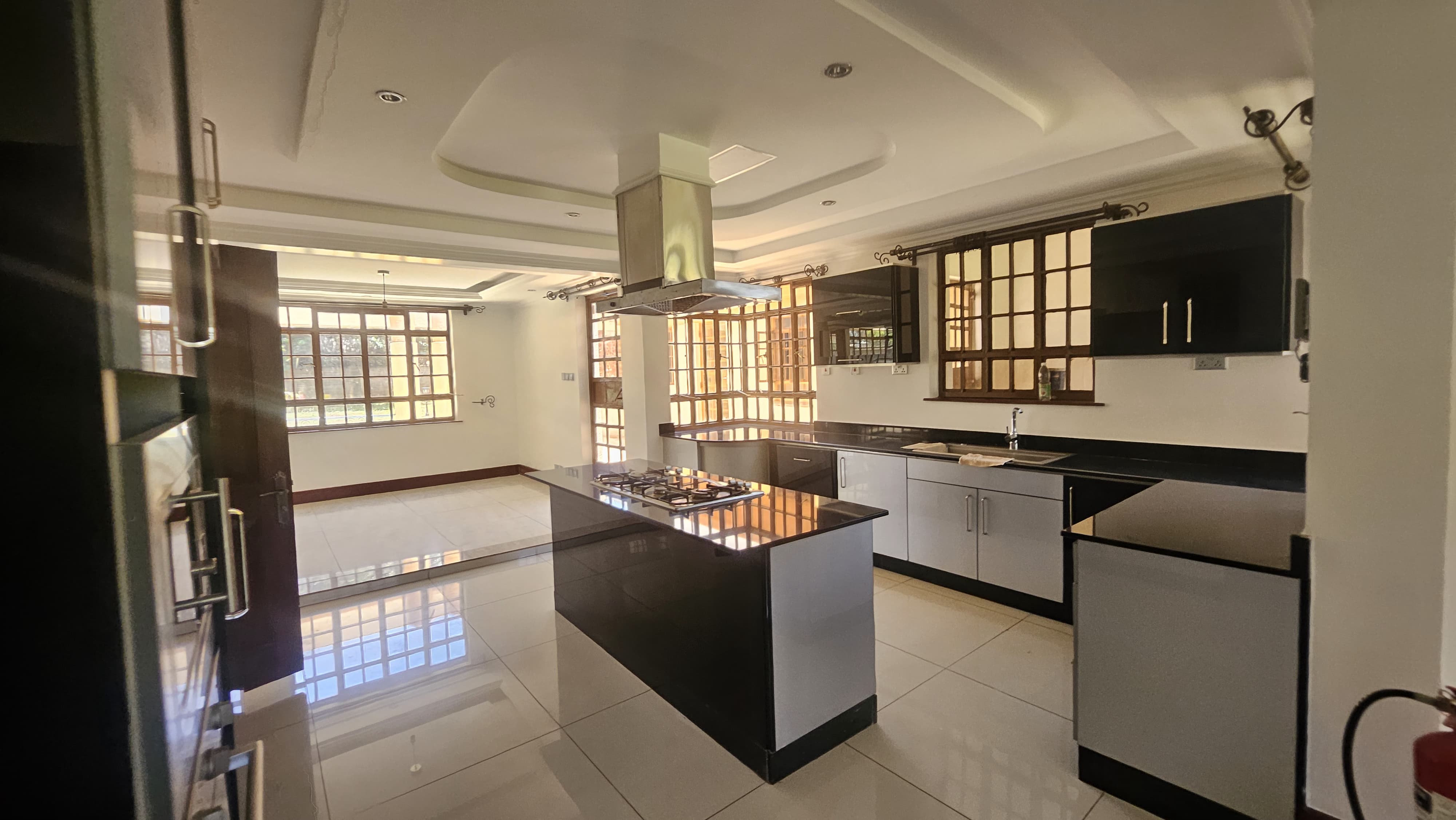 5 bedroom villa In Runda
