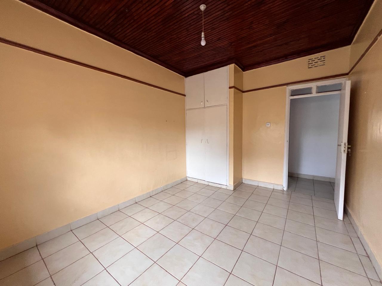 5 bedroom bungalow for rent