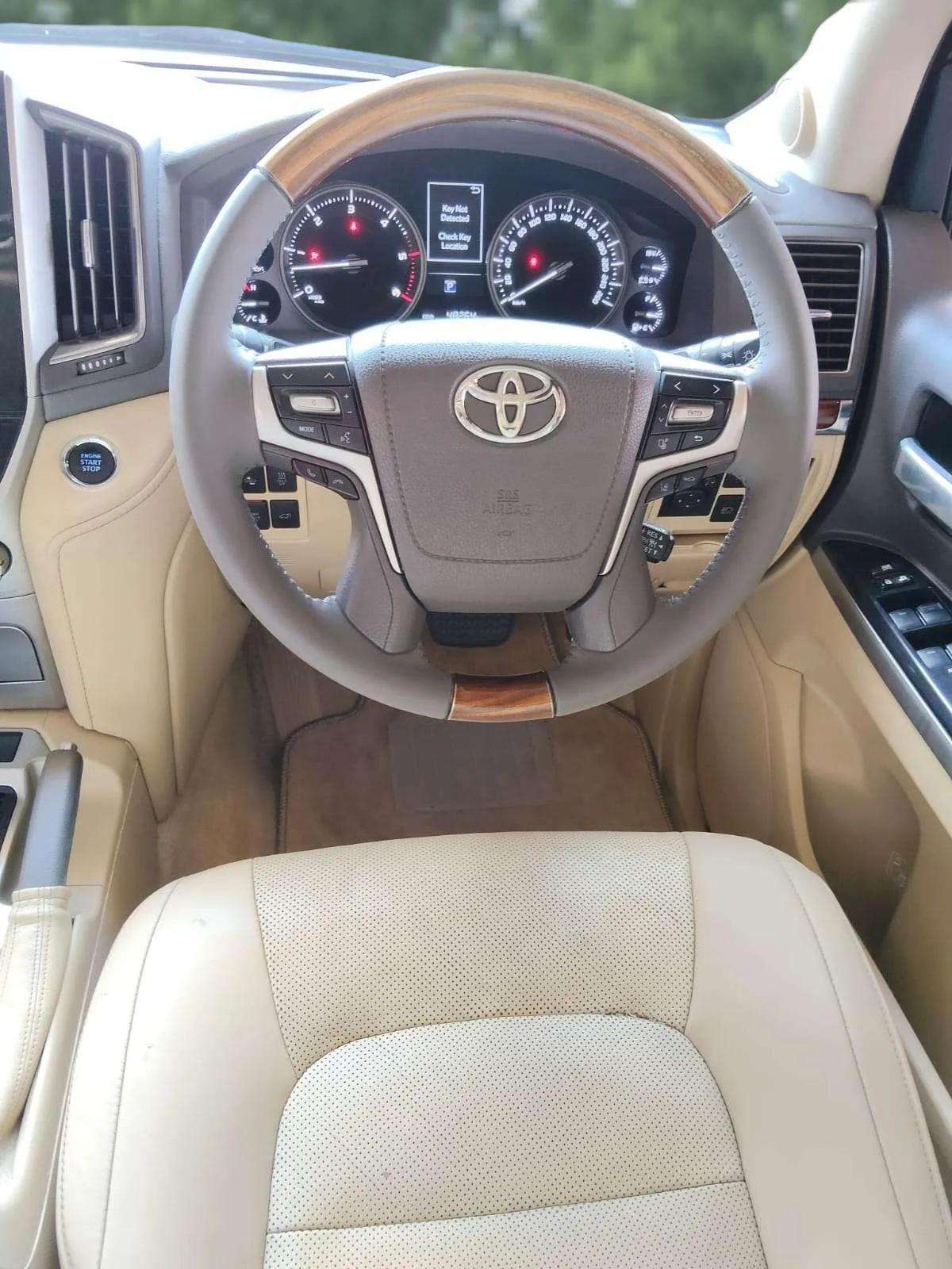 LAND CRUISER SAHARA