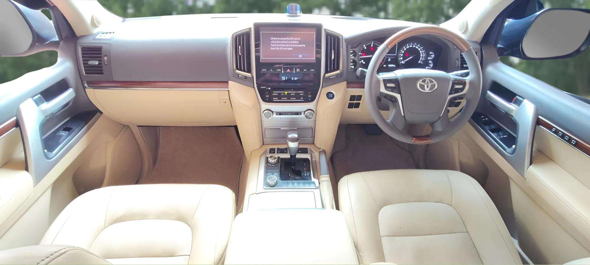 LAND CRUISER SAHARA
