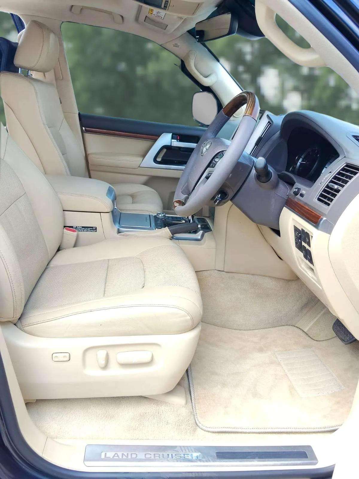 LAND CRUISER SAHARA