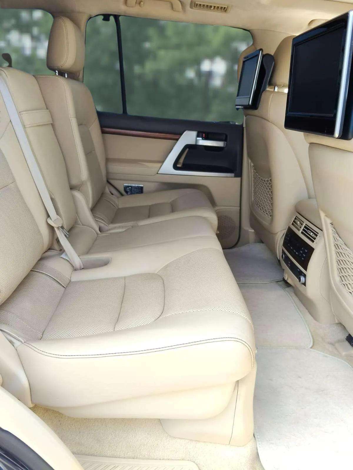 LAND CRUISER SAHARA