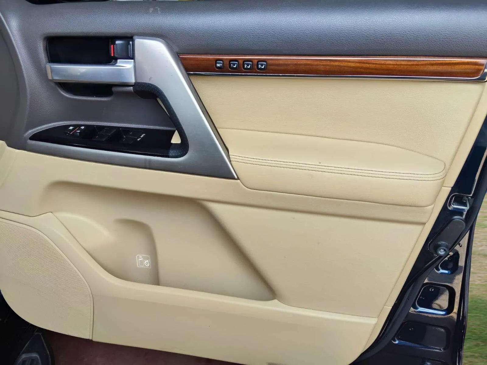 LAND CRUISER SAHARA