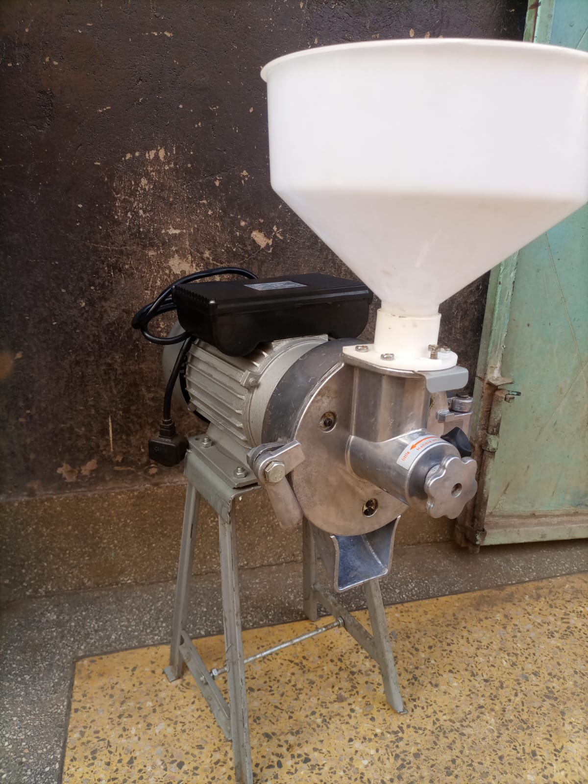 Peanut butter making machine